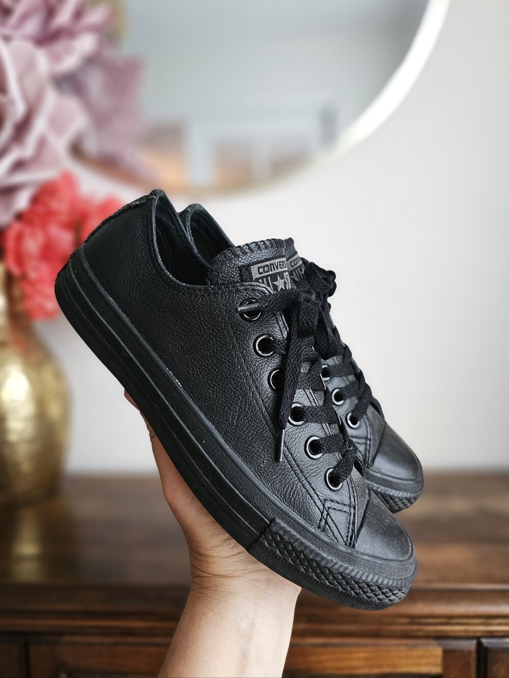 Converse Chuck Taylor All Star Black Leather Low Top Sneakers Women’s 7 Men’s 5